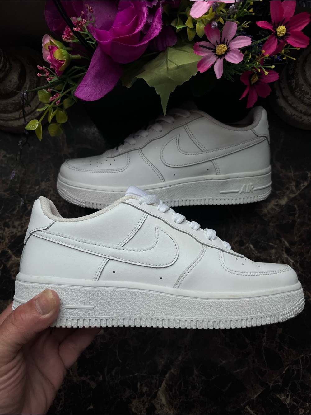 Nike Air Force 1 07 LE
Streetwear/Lifestyle Shoes
Size 5.5 Youth/7 Women